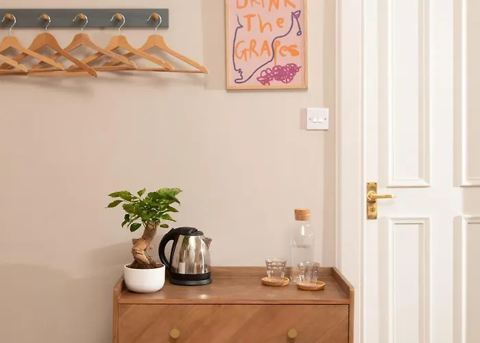 فندق Celentano's Restaurant With 3*