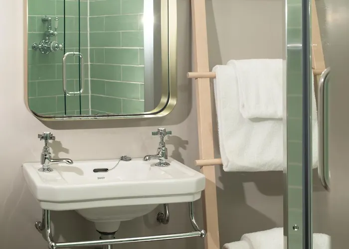 Celentano's Restaurant With גלאזגו