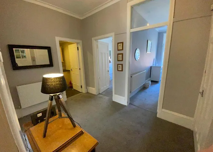 2 Bed West End * Glasgow