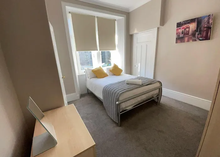 Apartment 2 Bed West End