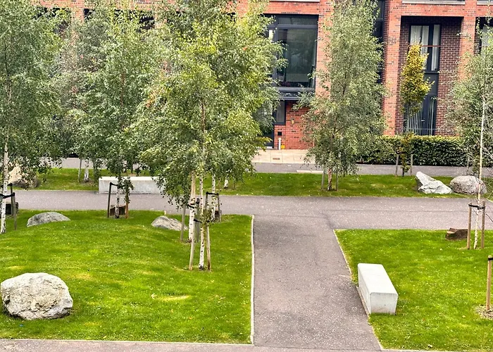 Radiant Homes 2 Bedrooms 2 Bathrooms Free Parking Lägenhet *