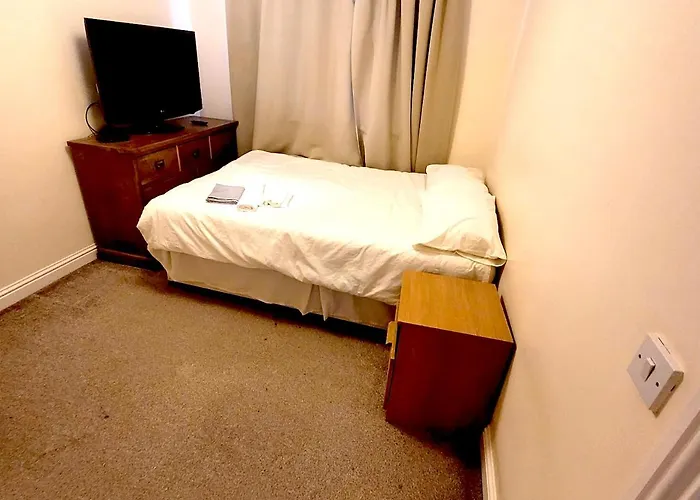 וילה - Entire House - Free Parking , Free Super Fast Wifi , Private Garden & Parking Security