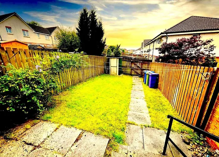 וילה - Entire House - Free Parking , Free Super Fast Wifi , Private Garden & Parking Security *