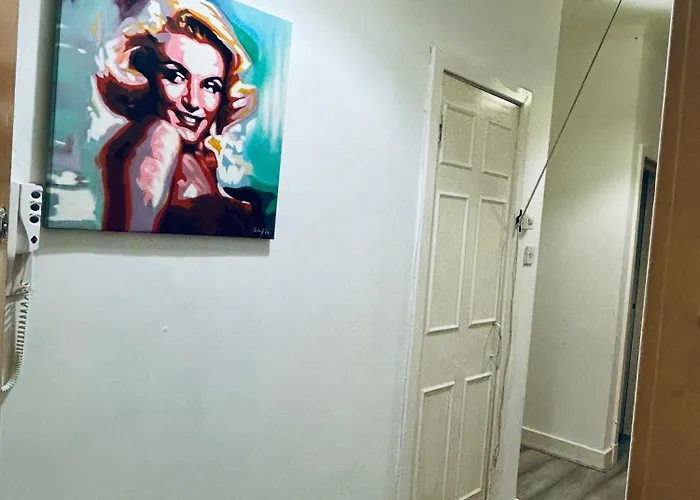 2b Near Sec, Ovo Hydro & Centre * גלאזגו