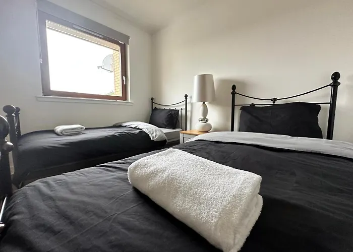 2 Bed Entire Upper Flat In Appartamento *