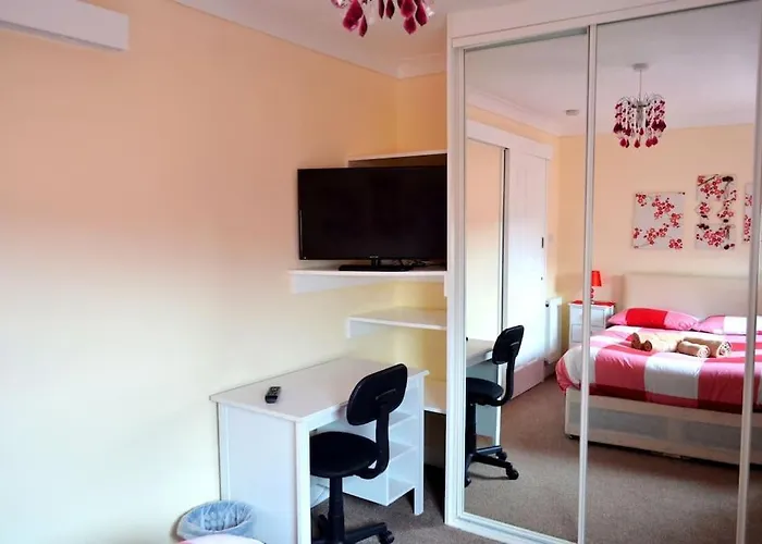 3 Bedroom - Free Parking & Wifi 350mbps