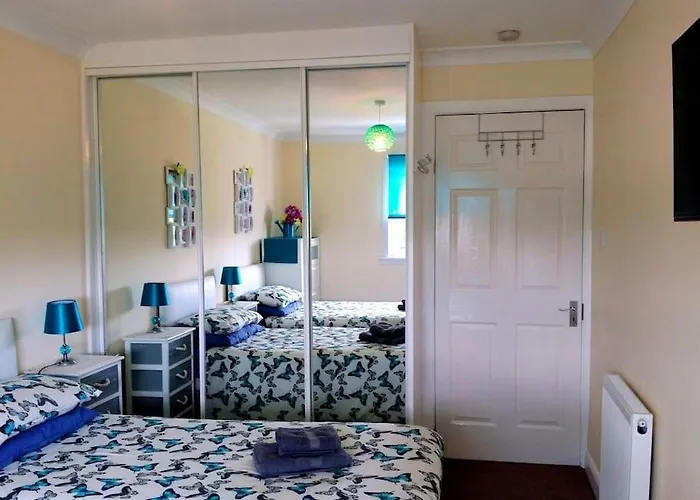 3 Bedroom - Free Parking & Wifi 350mbps * Glasgow