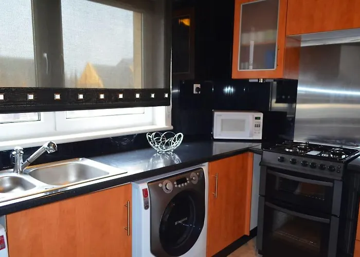 3 Bedroom - Free Parking & Wifi 350mbps * Glasgow
