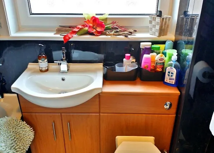 3 Bedroom - Free Parking & Wifi 350mbps * Glasgow