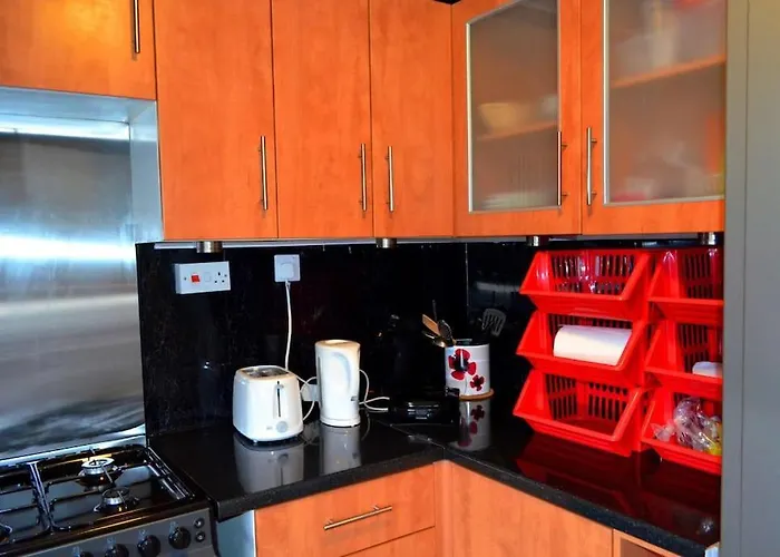 3 Bedroom - Free Parking & Wifi 350mbps Appartement