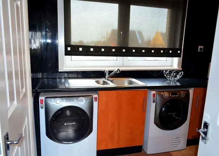 3 Bedroom - Free Parking & Wifi 350mbps Glasgow