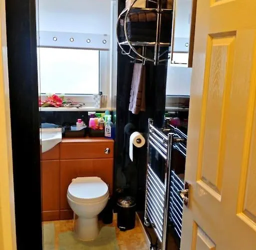 3 Bedroom - Free Parking & Wifi 350mbps Appartement