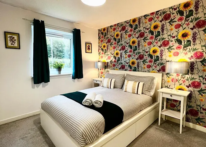 Ground Floor Flat With Free Parking & Wifi *