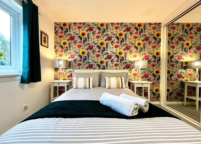 Lejlighed Ground Floor Flat With Free Parking & Wifi *