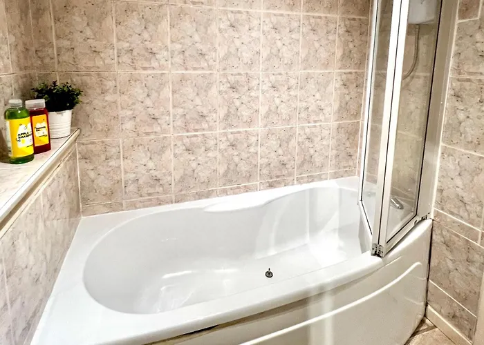 Appartamento Ground Floor Flat With Free Parking & Wifi