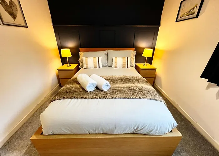 Ground Floor Flat With Free Parking & Wifi *