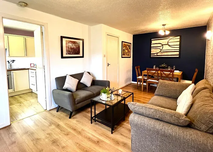 Ground Floor Flat With Free Parking & Wifi Apartment