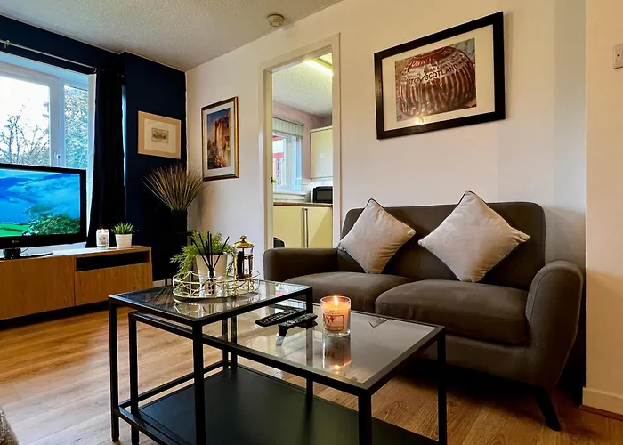 Ground Floor Flat With Free Parking & Wifi *