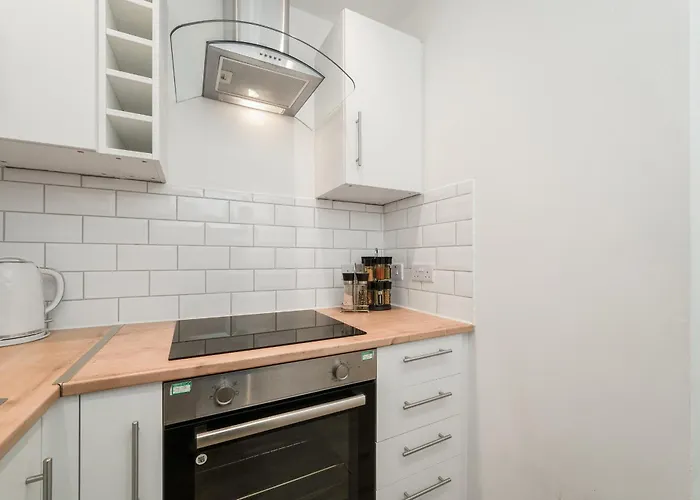 4 Beds - Gateway Getaway With Free Parking Apartamento *