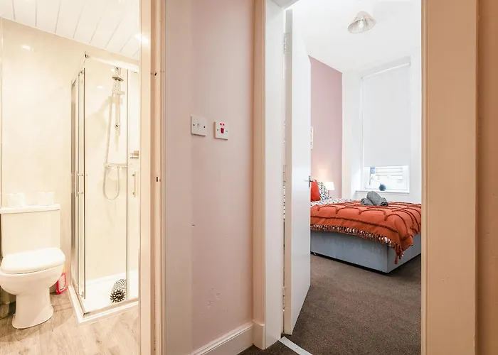 4 Beds - Gateway Getaway With Free Parking Glasgow