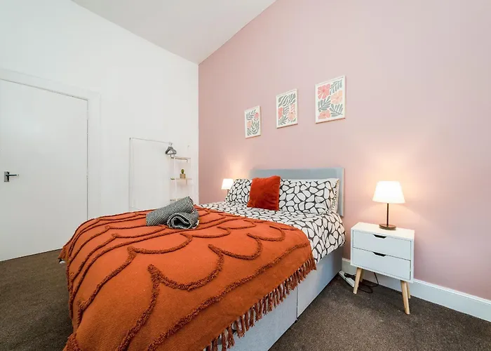 4 Beds - Gateway Getaway With Free Parking Appartamento *