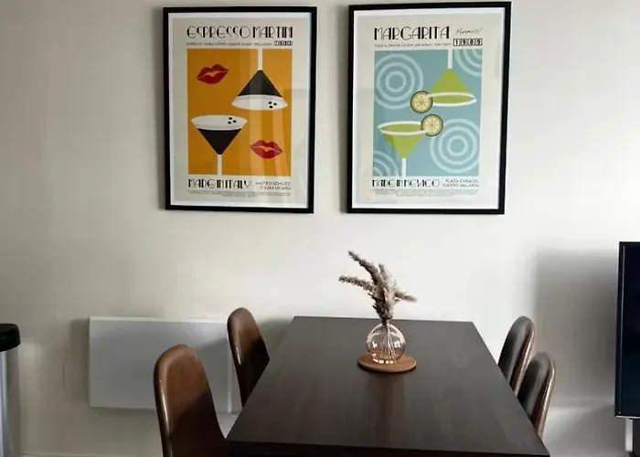 At Harbour With Balcony And River View Апартаменты Глазго