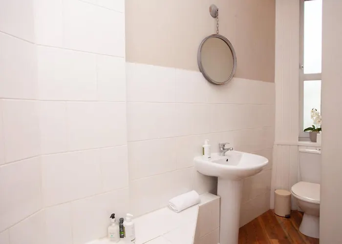 Beautiful 2 Bed Rose St