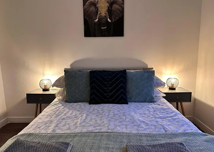 Brightcentral With Parking Apartman