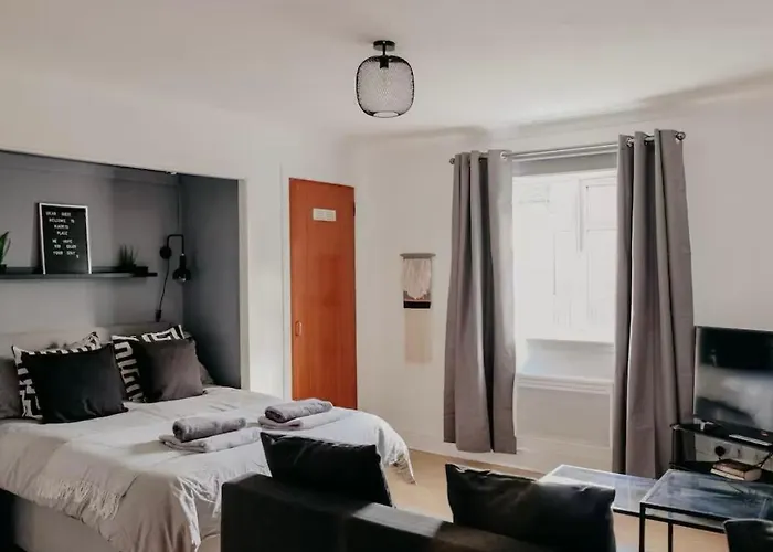 - 1 Bedroom Apartment Glasgow