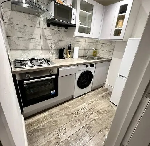 Queens Park Area, Beautiful Vibrant Ground Floor Lovely