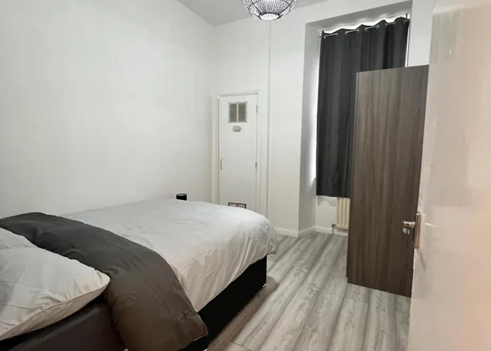 Διαμέρισμα Garturk Street Bright Modern Ground Floor Flat Queens Park Strathbungo Area Γλασκώβη