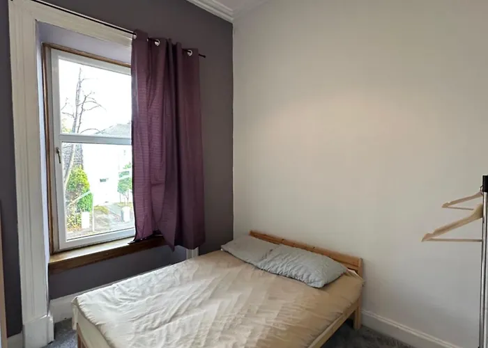 Spacious 5 Bedroom House Close To West End Casa vacanze Glasgow