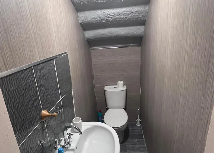 Дом отдыха Traditional 5 Bedroom House Free Parking Westend Глазго