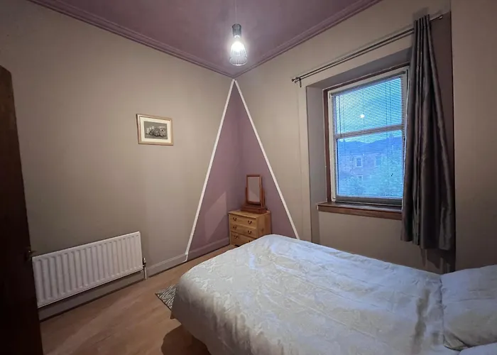 Traditional 5 Bedroom House Free Parking Westend Дом отдыха Глазго