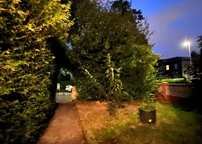 Traditional 5 Bedroom House Free Parking Westend