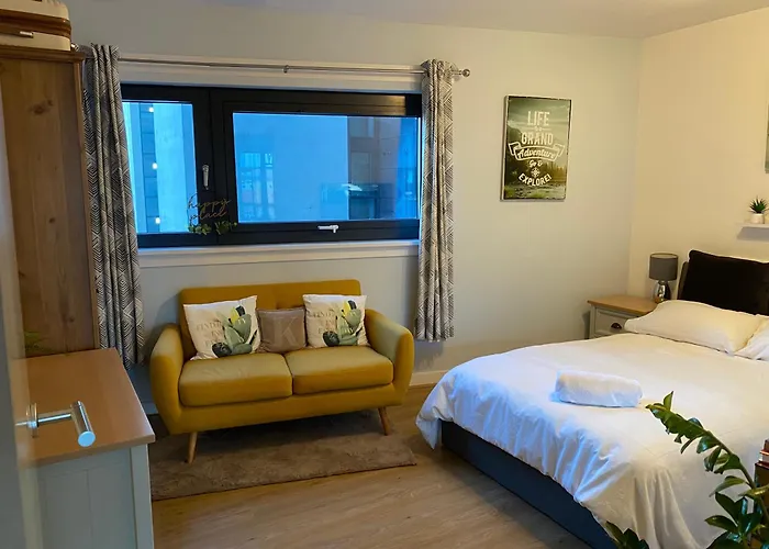 Metropolitan Nest - Easy Walk To Hydro & Secc Center Apartment *