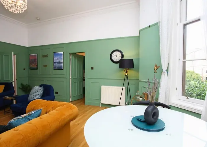 Lovely Spacious 2 Bed Flat Glasgow