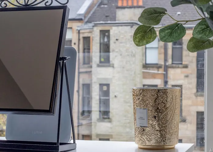 Wonderful West End - Pass The Keys * Glasgow