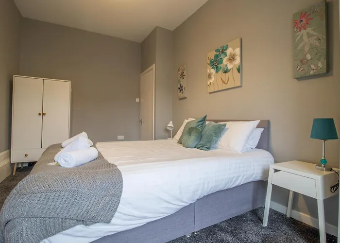 Wonderful West End - Pass The Keys Glasgow