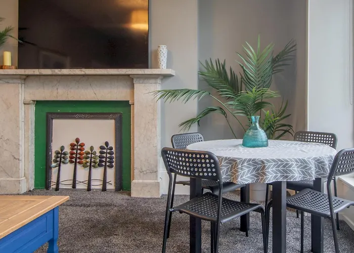 Wonderful West End - Pass The Keys * Glasgow