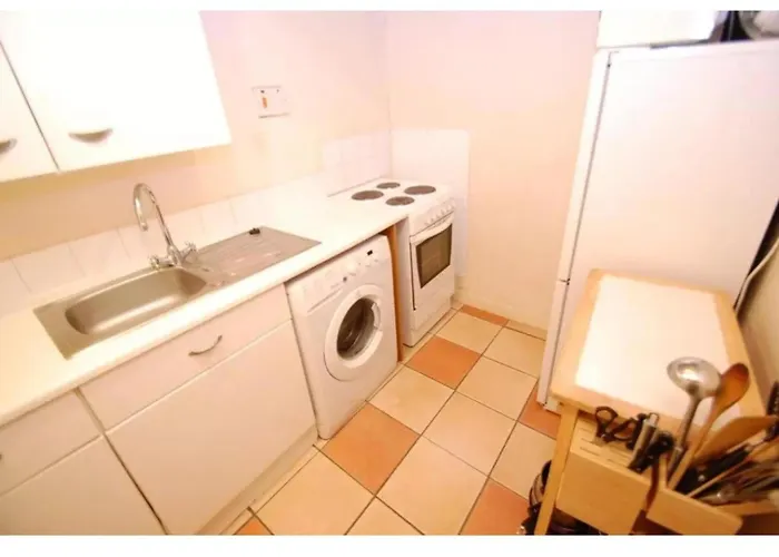 Flat In Close To Local Amenities *