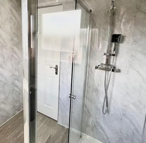 Lena House גלאזגו