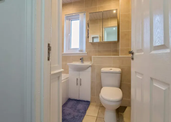 Bonnie Home, Queens Park, Centre And Hampden Stadium Nearby