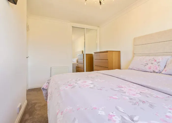 Bonnie Home, Queens Park, Centre And Hampden Stadium Nearby