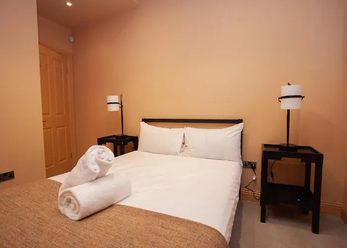 Charming Sandstone-basement In West End Глазго