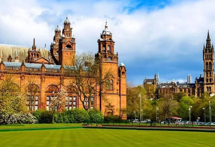 Homely Flat Close To Centre With Free Parking