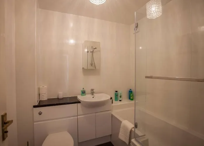 Homely Flat Close To Centre With Free Parking Appartamento Glasgow