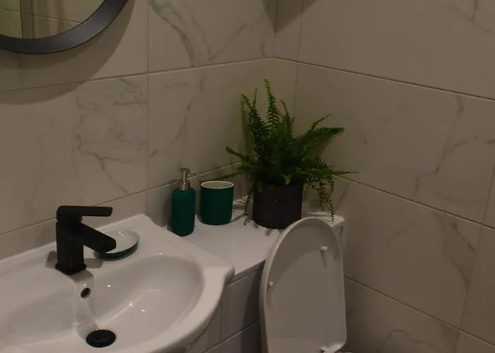 2 Bedroom Oasis In Centre * Glasgow