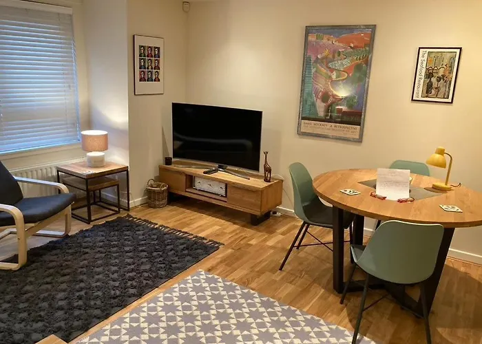 The Art Flat Woodlands * Glasgow