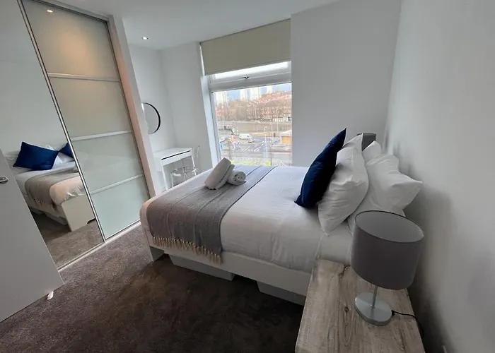 Stylish Newly Decorated 2 Bed Apartament